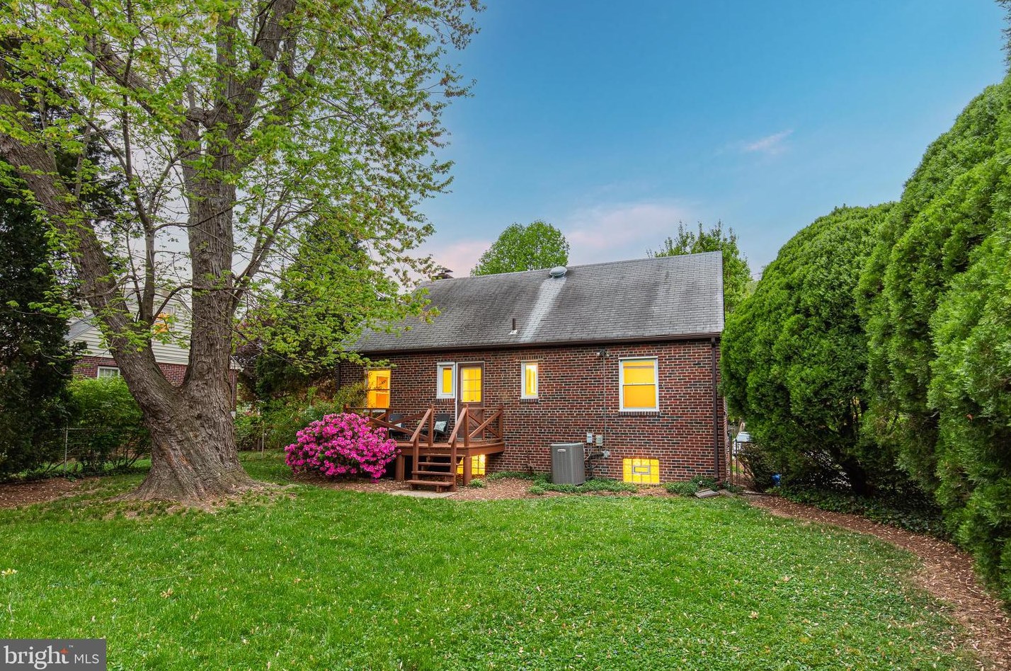 10015 Sutherland Rd, Silver Spring, MD 20901