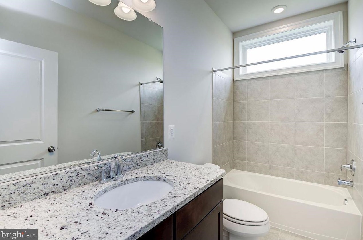 6820 Maple Knoll Dr, Gaithersburg MD  20882 exterior