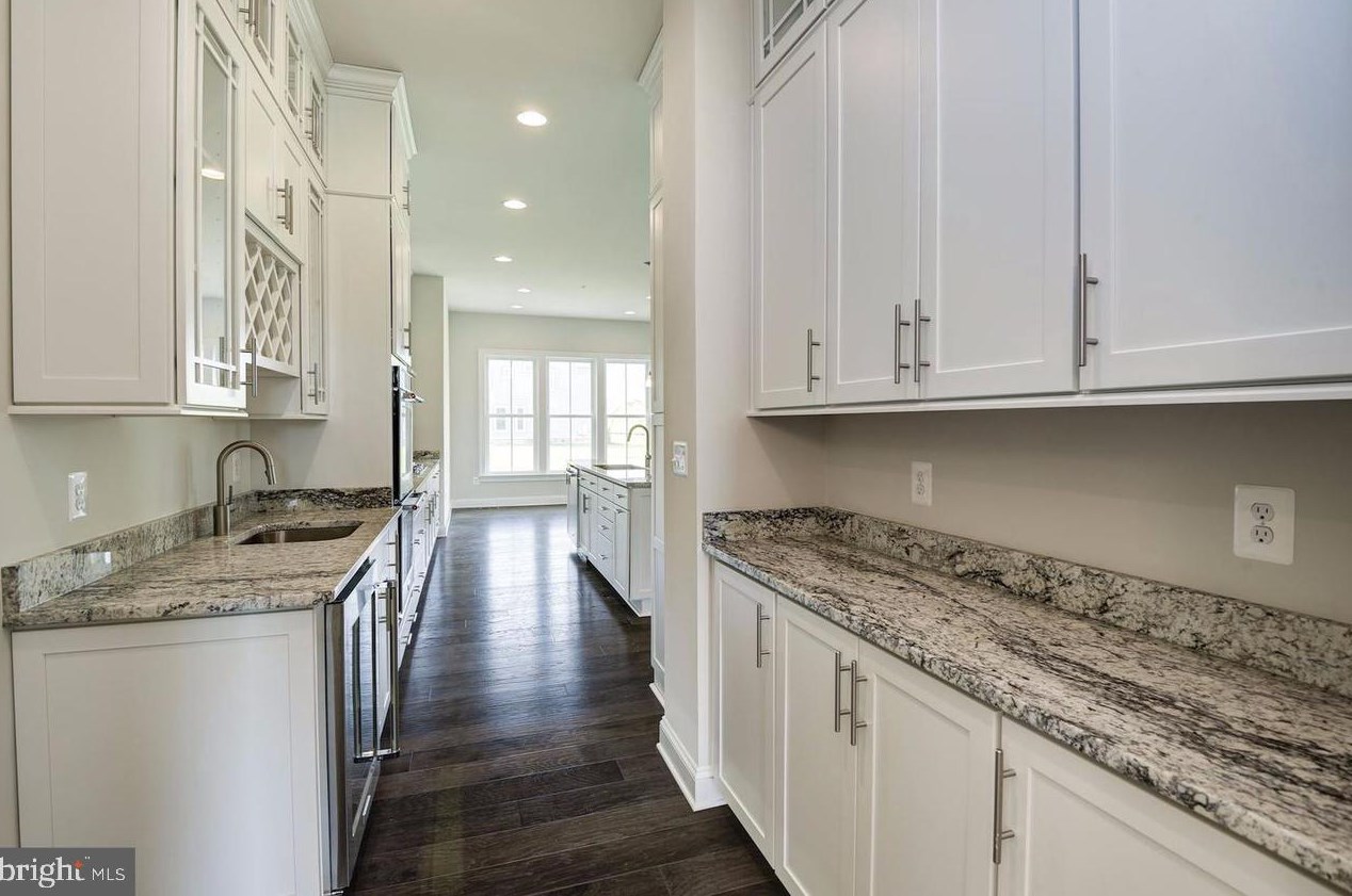 6820 Maple Knoll Dr, Gaithersburg MD  20882 exterior