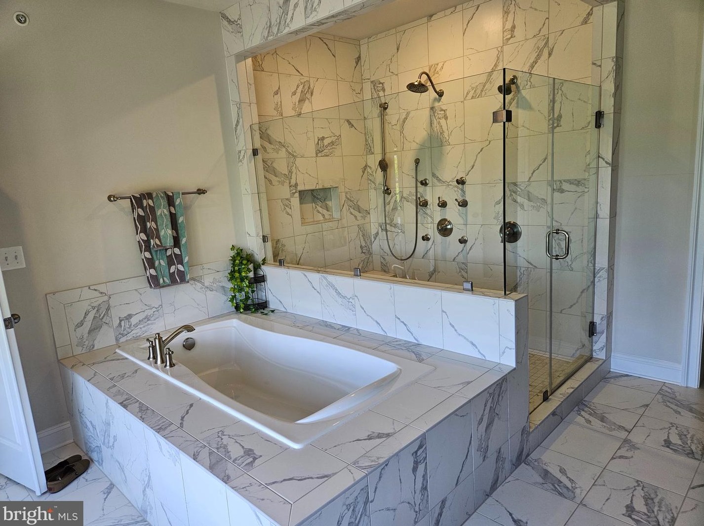 6820 Maple Knoll Dr, Gaithersburg MD  20882 exterior