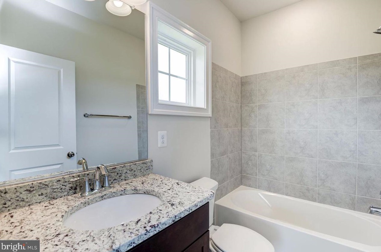 6820 Maple Knoll Dr, Gaithersburg MD  20882 exterior