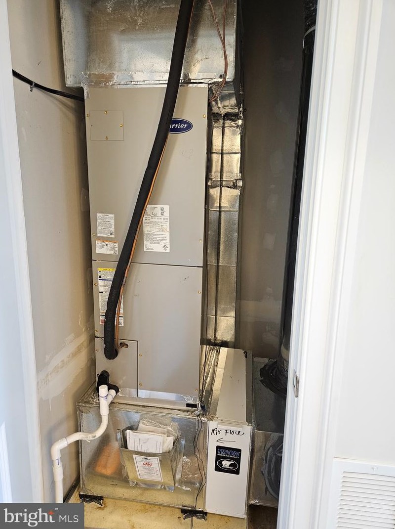 6820 Maple Knoll Dr, Gaithersburg MD  20882 exterior