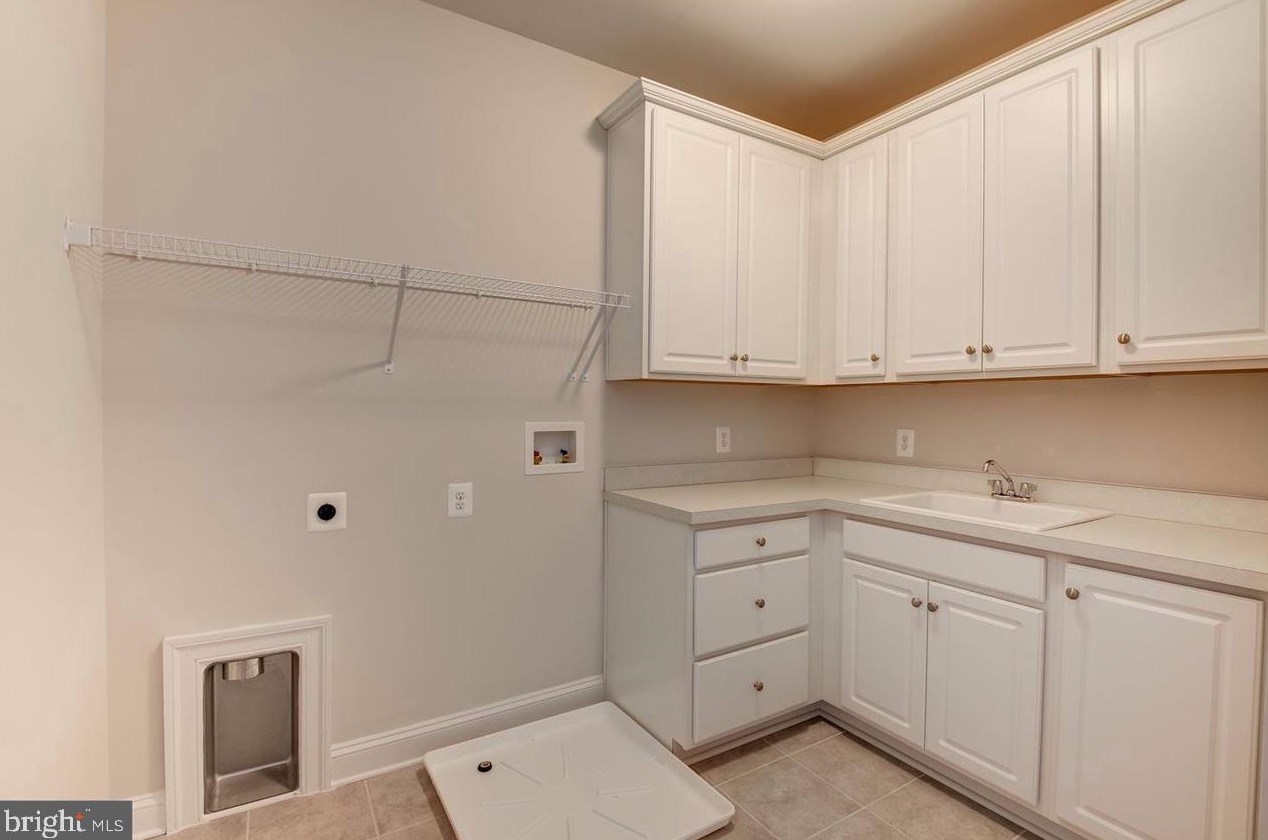 6820 Maple Knoll Dr, Gaithersburg MD  20882 exterior