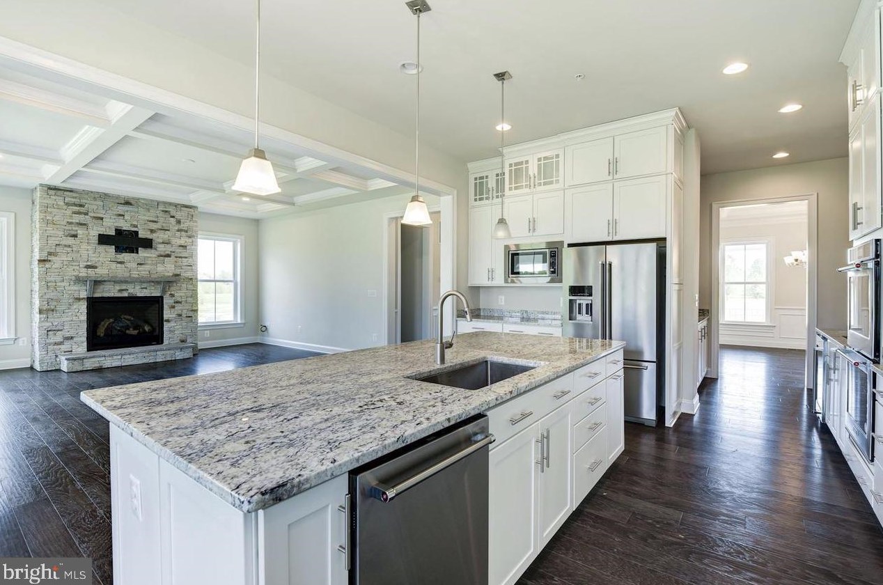 6820 Maple Knoll Dr, Gaithersburg MD  20882 exterior