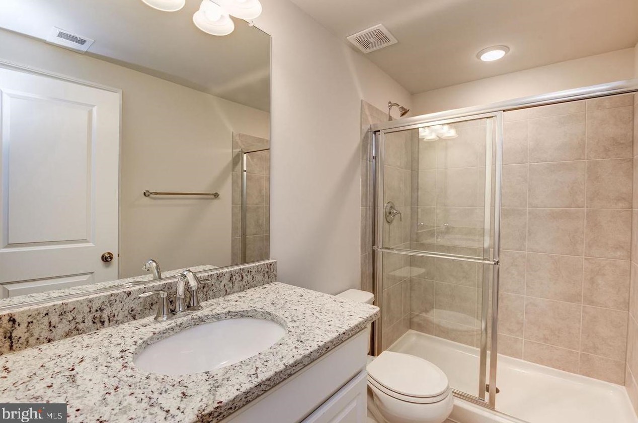 6820 Maple Knoll Dr, Gaithersburg MD  20882 exterior