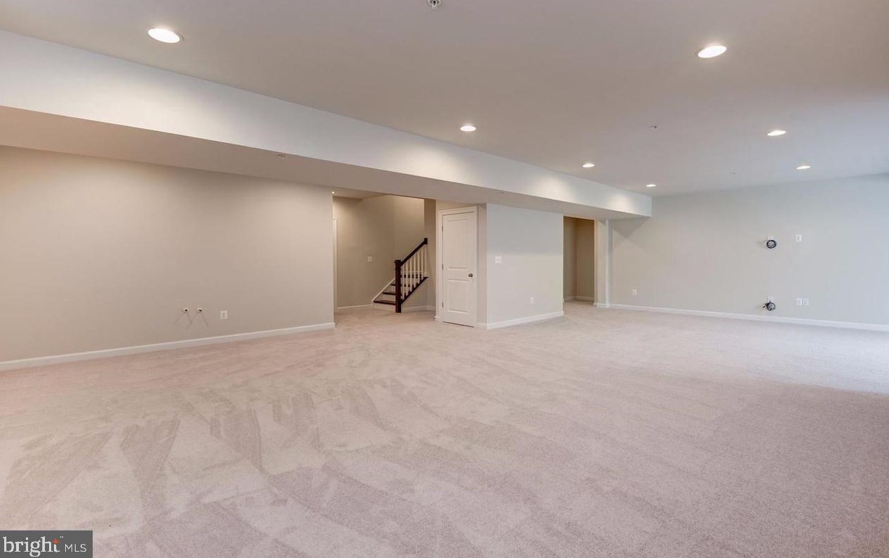 6820 Maple Knoll Dr, Gaithersburg MD  20882 exterior