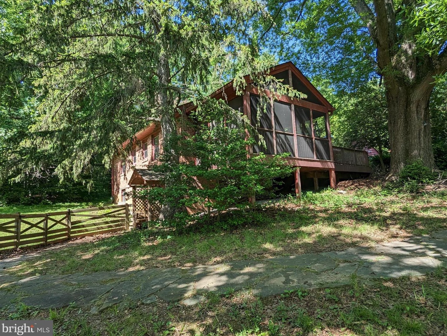 24 Virginia Dr, Gaithersburg, MD 20877-1510