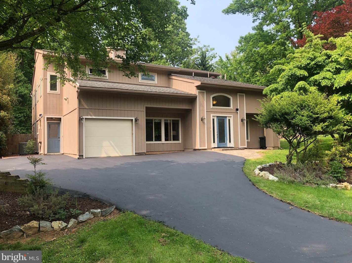 11601 Maddox Ct, Gaithersburg, MD 20878-2451