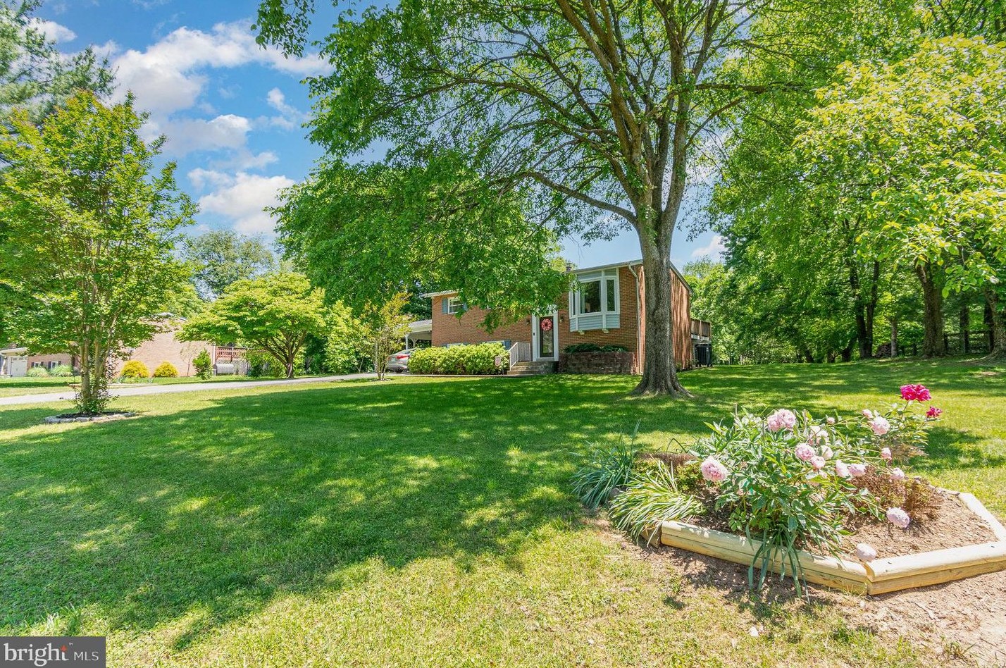 8216 Seneca View Dr, Gaithersburg, MD 20882