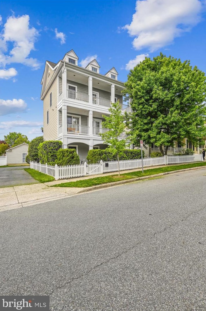 809 Gatestone St, Gaithersburg MD  20878-2183 exterior