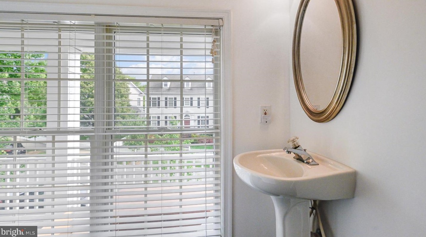 809 Gatestone St, Gaithersburg MD  20878-2183 exterior