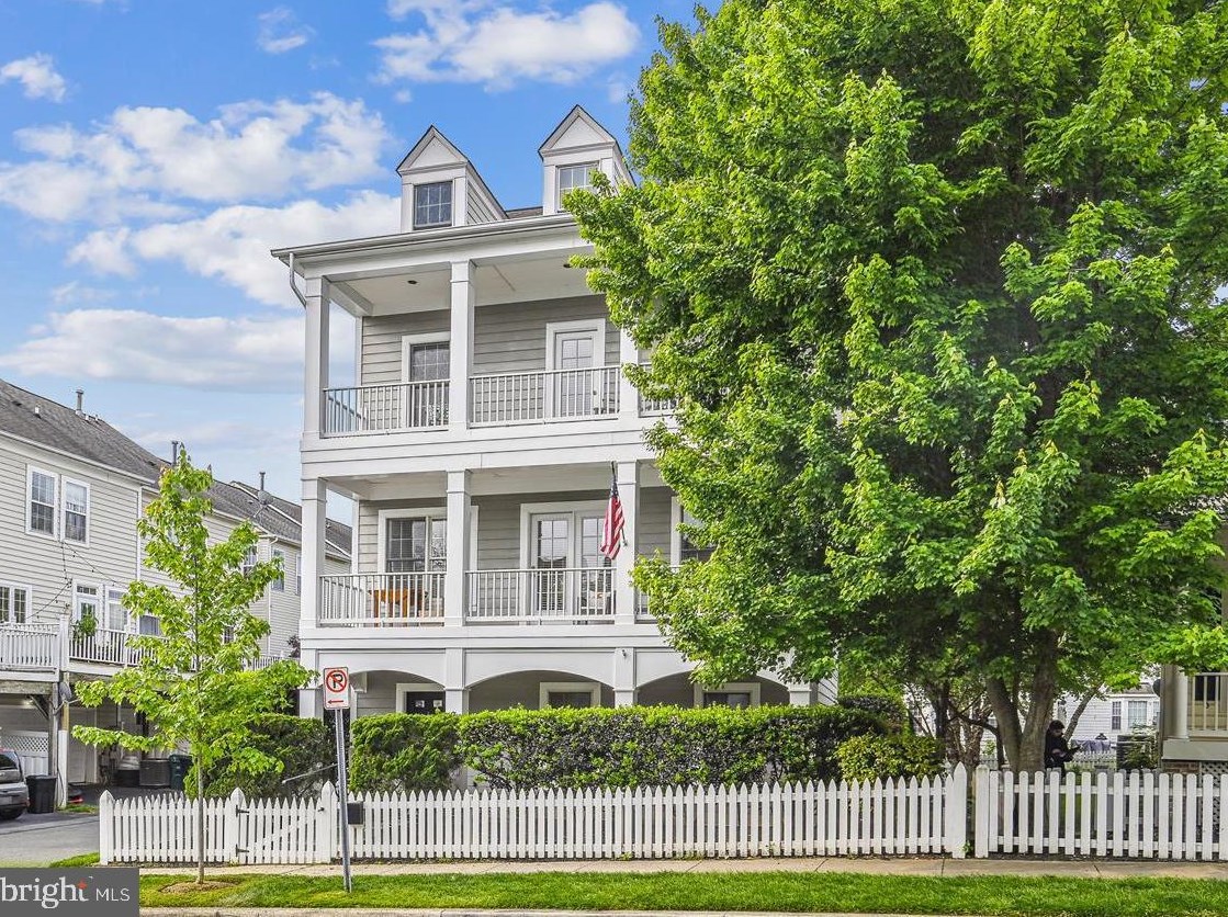 809 Gatestone St, Gaithersburg MD  20878-2183 exterior