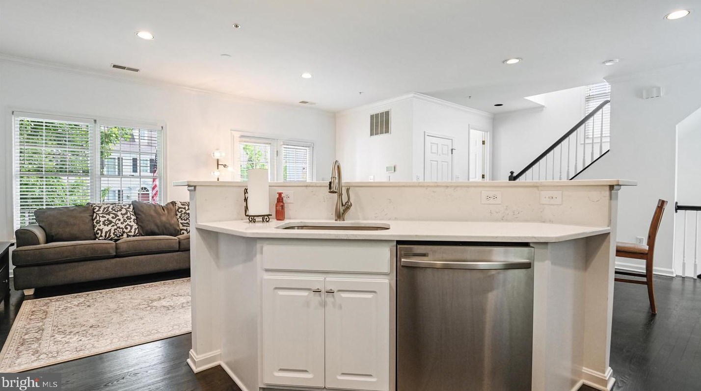 809 Gatestone St, Gaithersburg MD  20878-2183 exterior