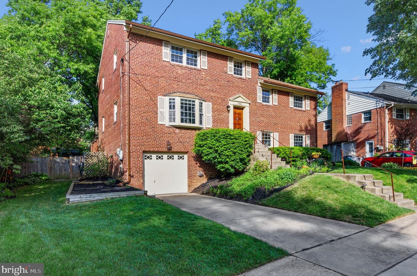 9923 Julliard Dr, Bethesda, MD 20817-1739