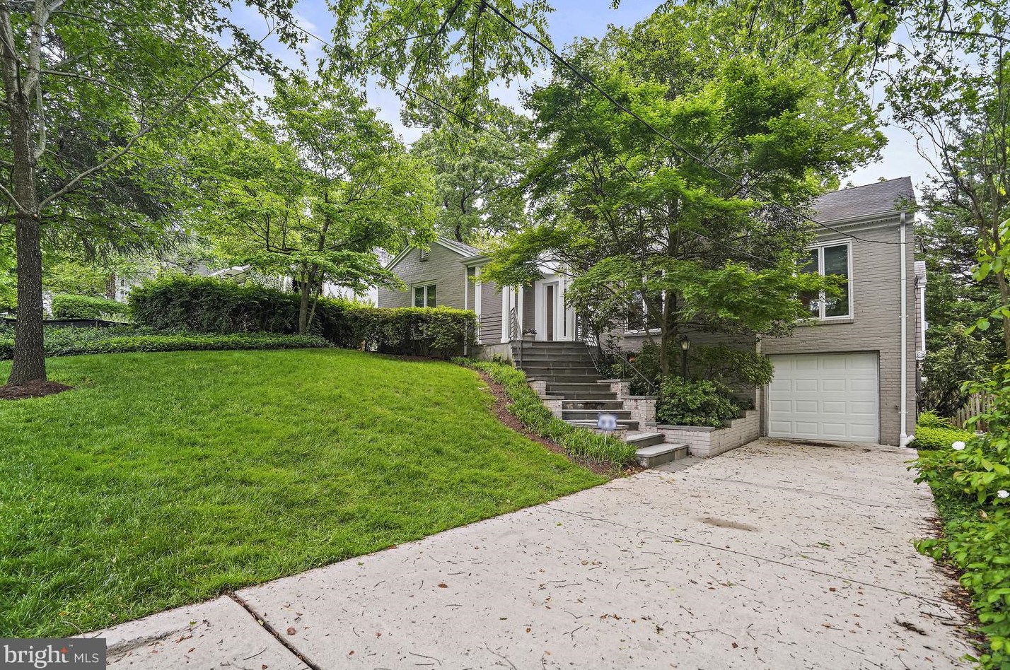 4818 Essex Ave, Bethesda, MD 20815-5548