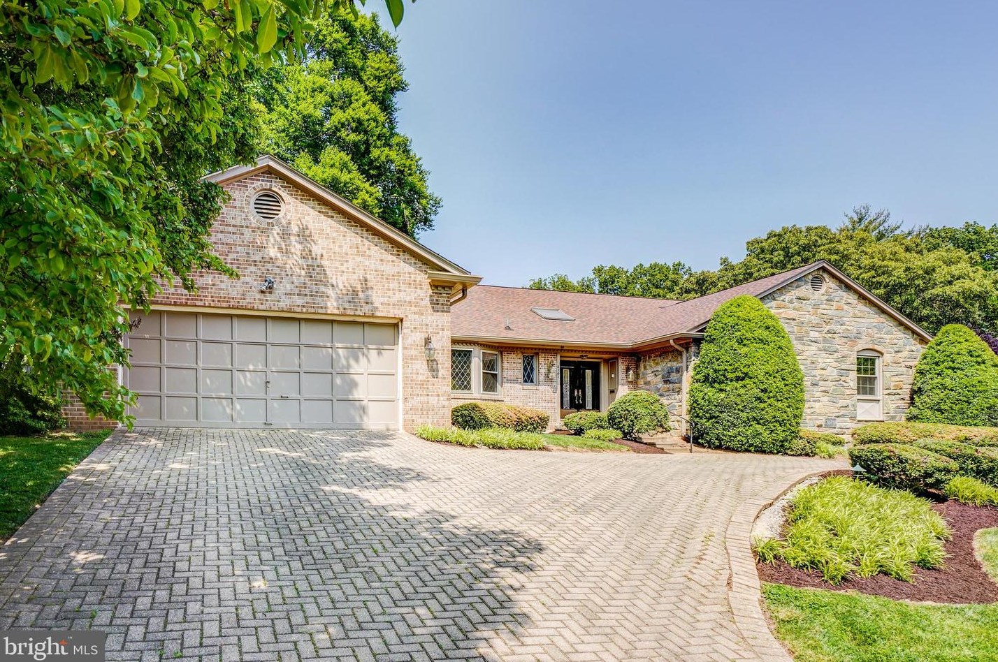 6101 Eastview St, Bethesda, MD 20817-6003