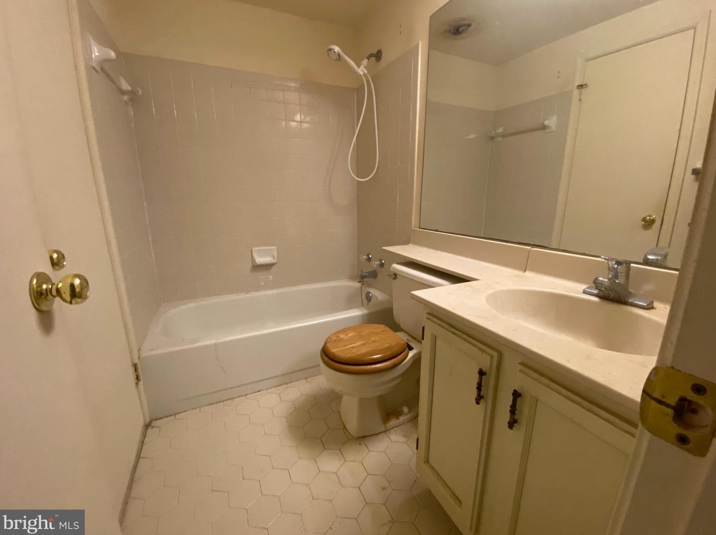 20531 Strath Haven Dr, Gaithersburg MD  20886-4061 exterior