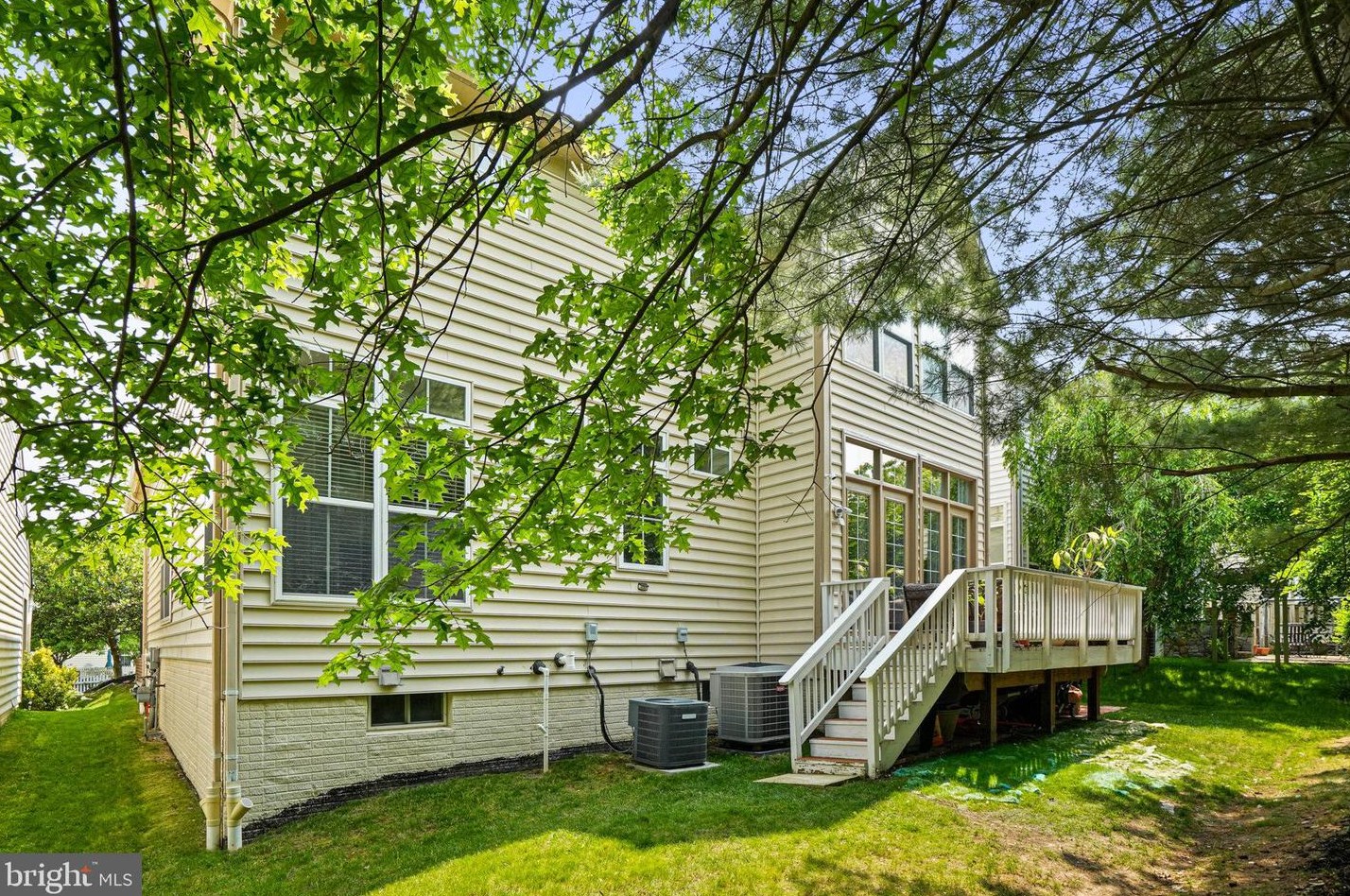 13222 Windsong Ln, Clarksburg MD 20871-5301 exterior