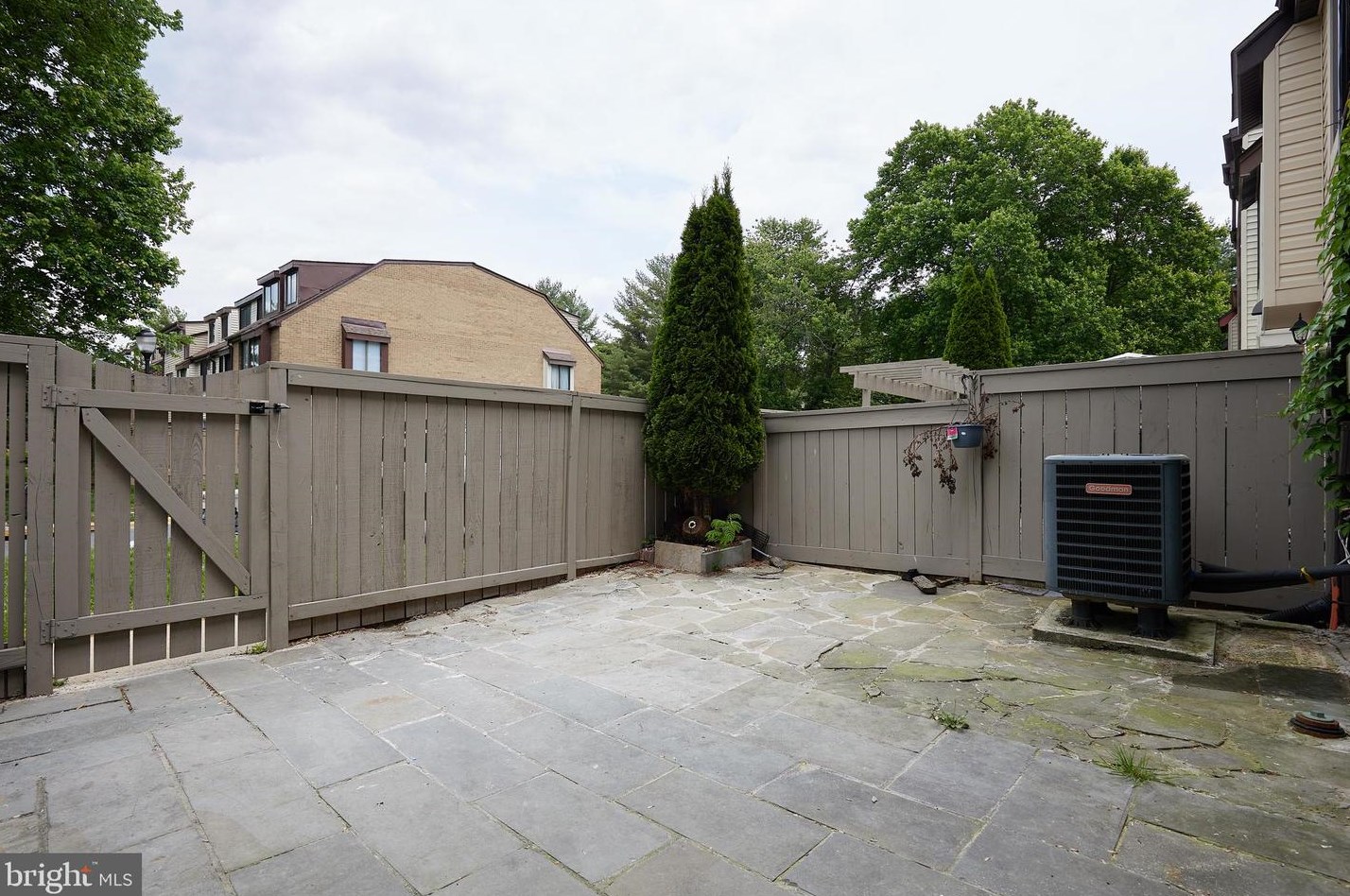 9853 Brookridge Ct, Gaithersburg MD  20886-1109 exterior