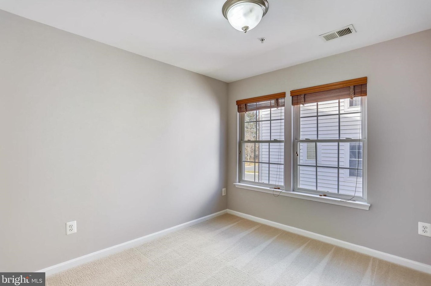 18725 Falling River Dr, Gaithersburg, MD 20879-6228