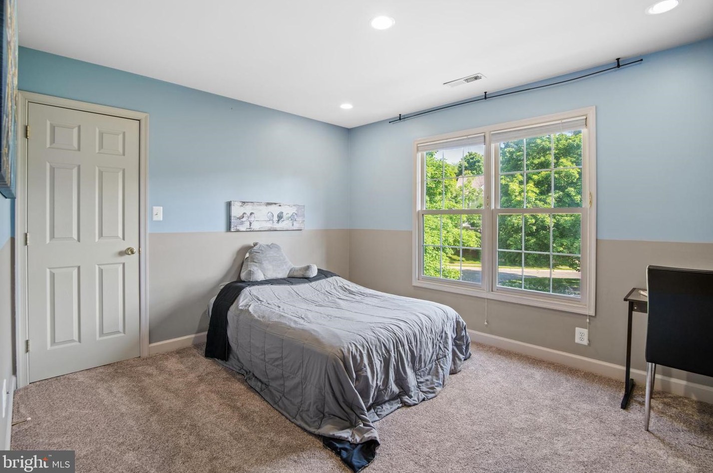 12104 Damson Dr, Gaithersburg MD  20878-3335 exterior