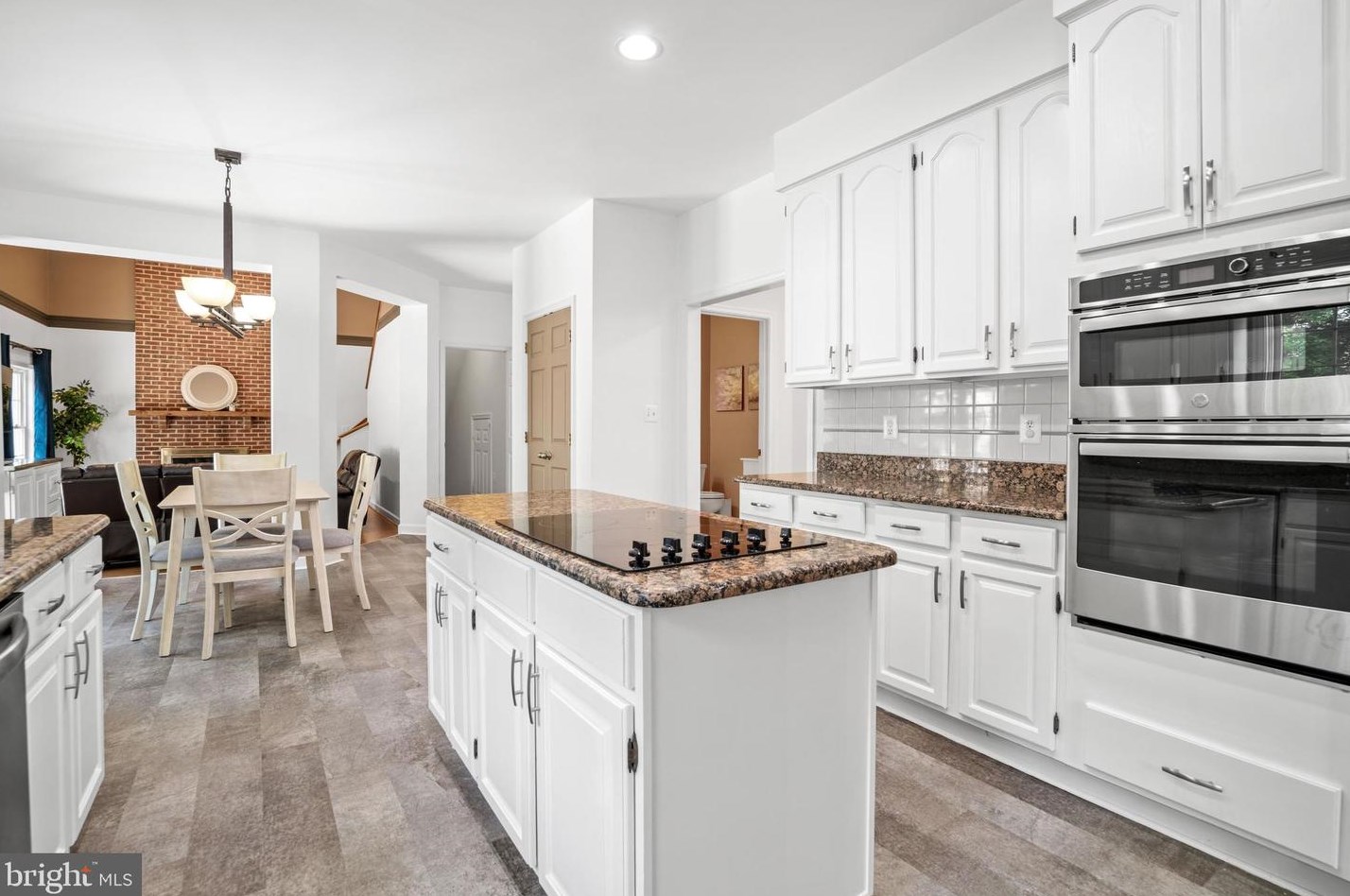 12104 Damson Dr, Gaithersburg MD  20878-3335 exterior