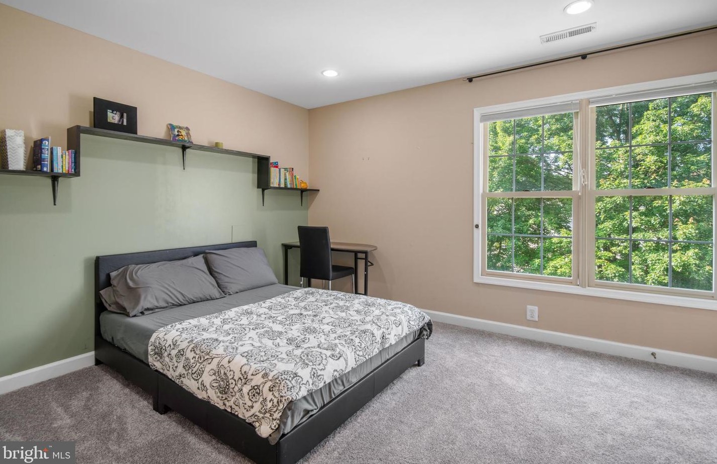 12104 Damson Dr, Gaithersburg MD  20878-3335 exterior