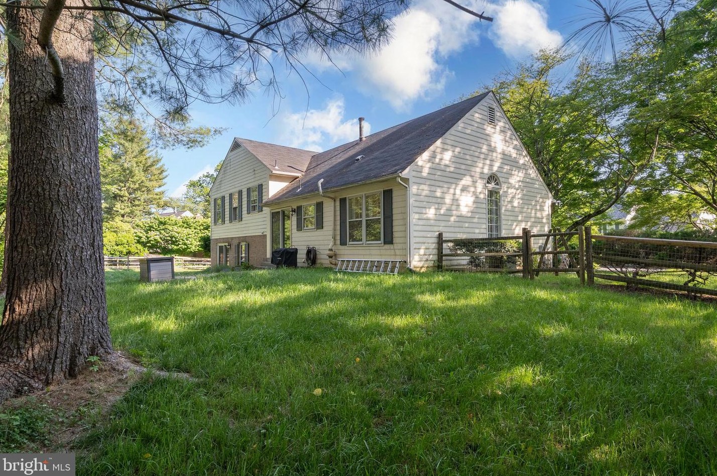 20505 Highland Hall Dr, Gaithersburg MD  20886-4047 exterior