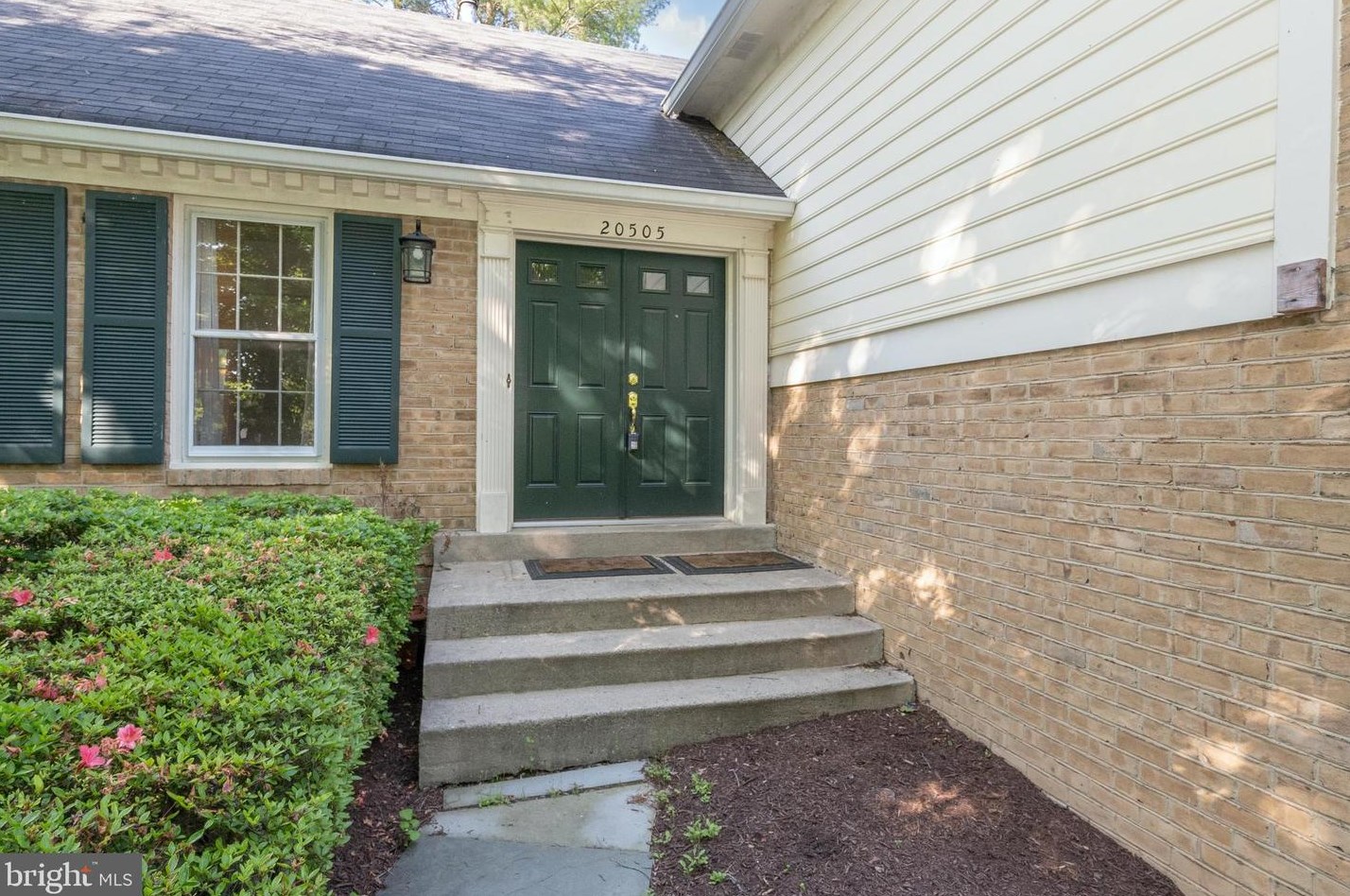 20505 Highland Hall Dr, Gaithersburg MD  20886-4047 exterior