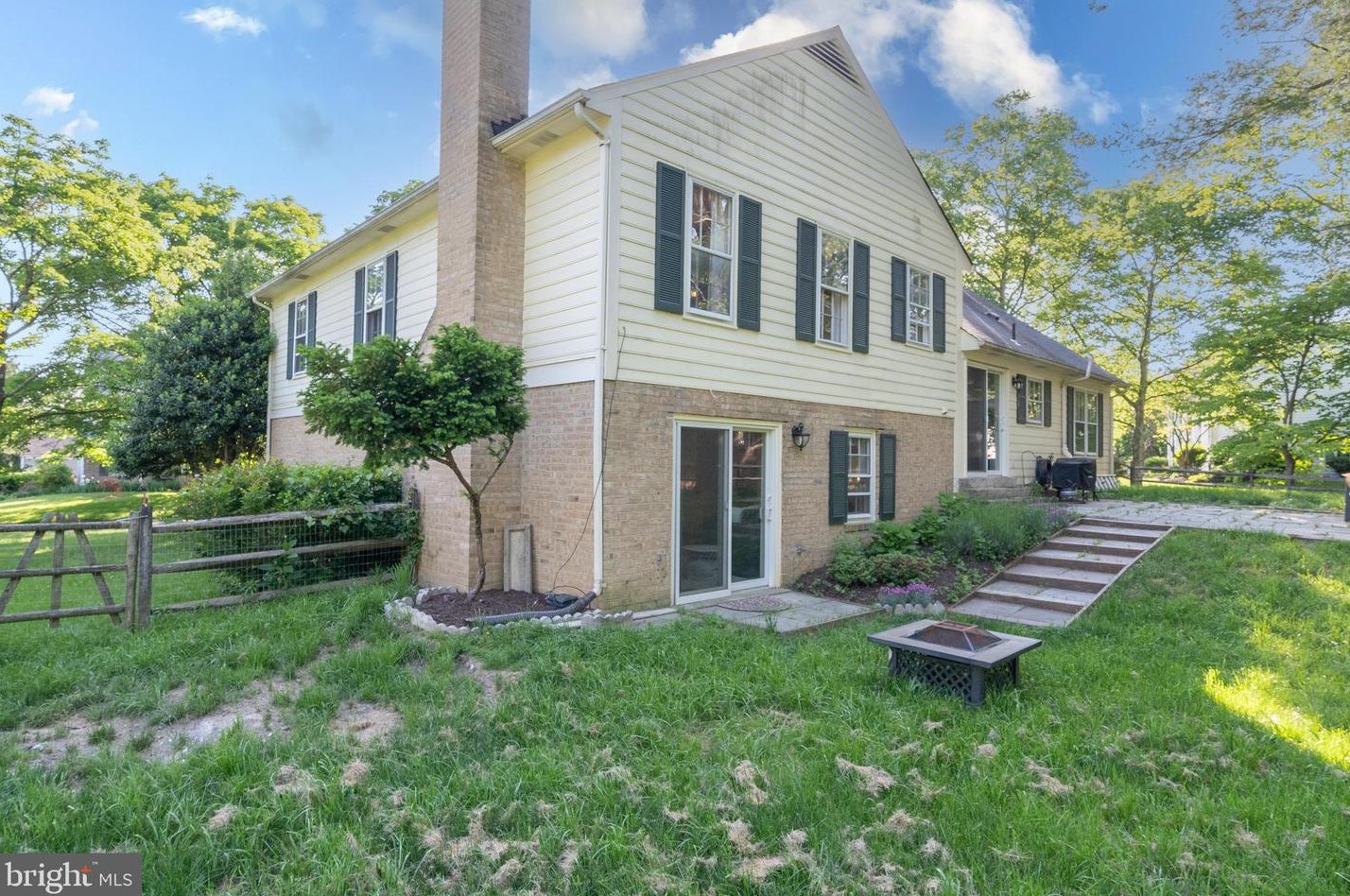 20505 Highland Hall Dr, Gaithersburg MD  20886-4047 exterior