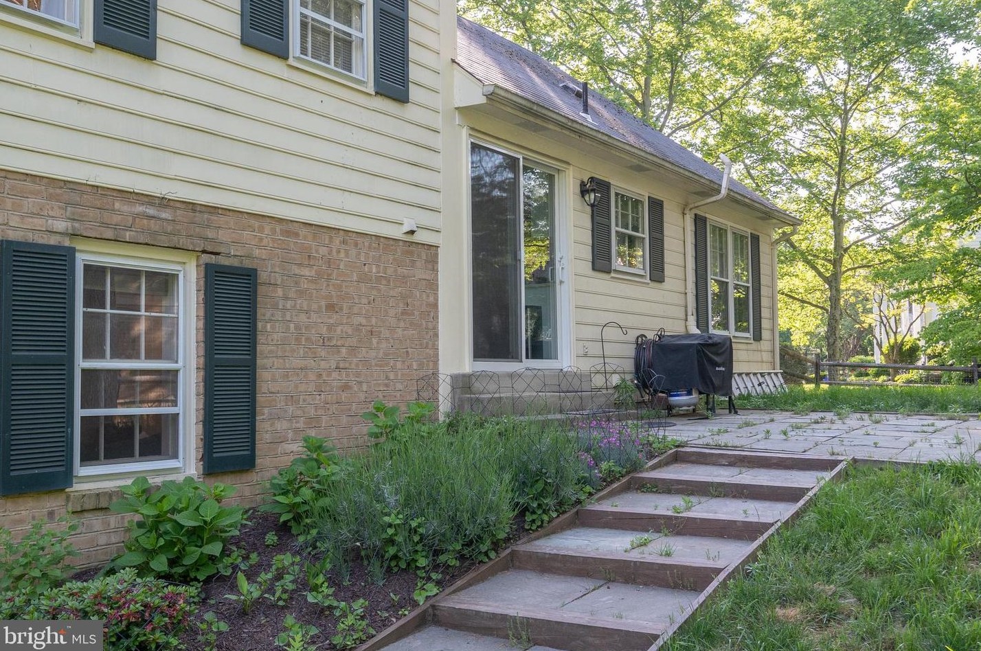 20505 Highland Hall Dr, Gaithersburg MD  20886-4047 exterior