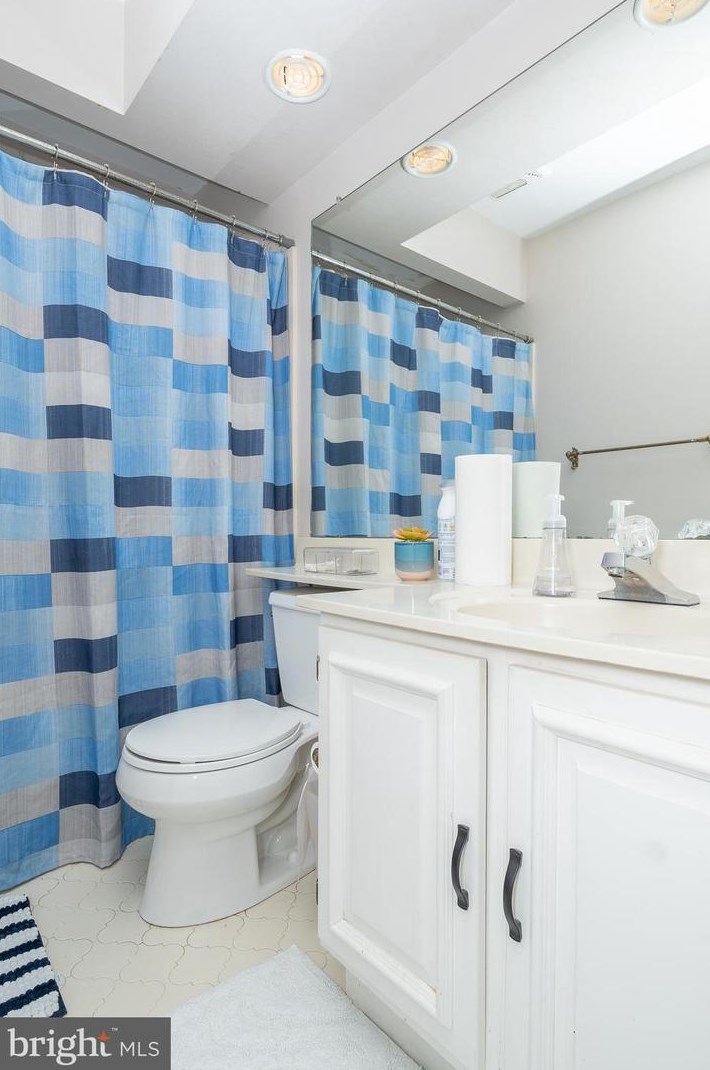 20505 Highland Hall Dr, Gaithersburg MD  20886-4047 exterior