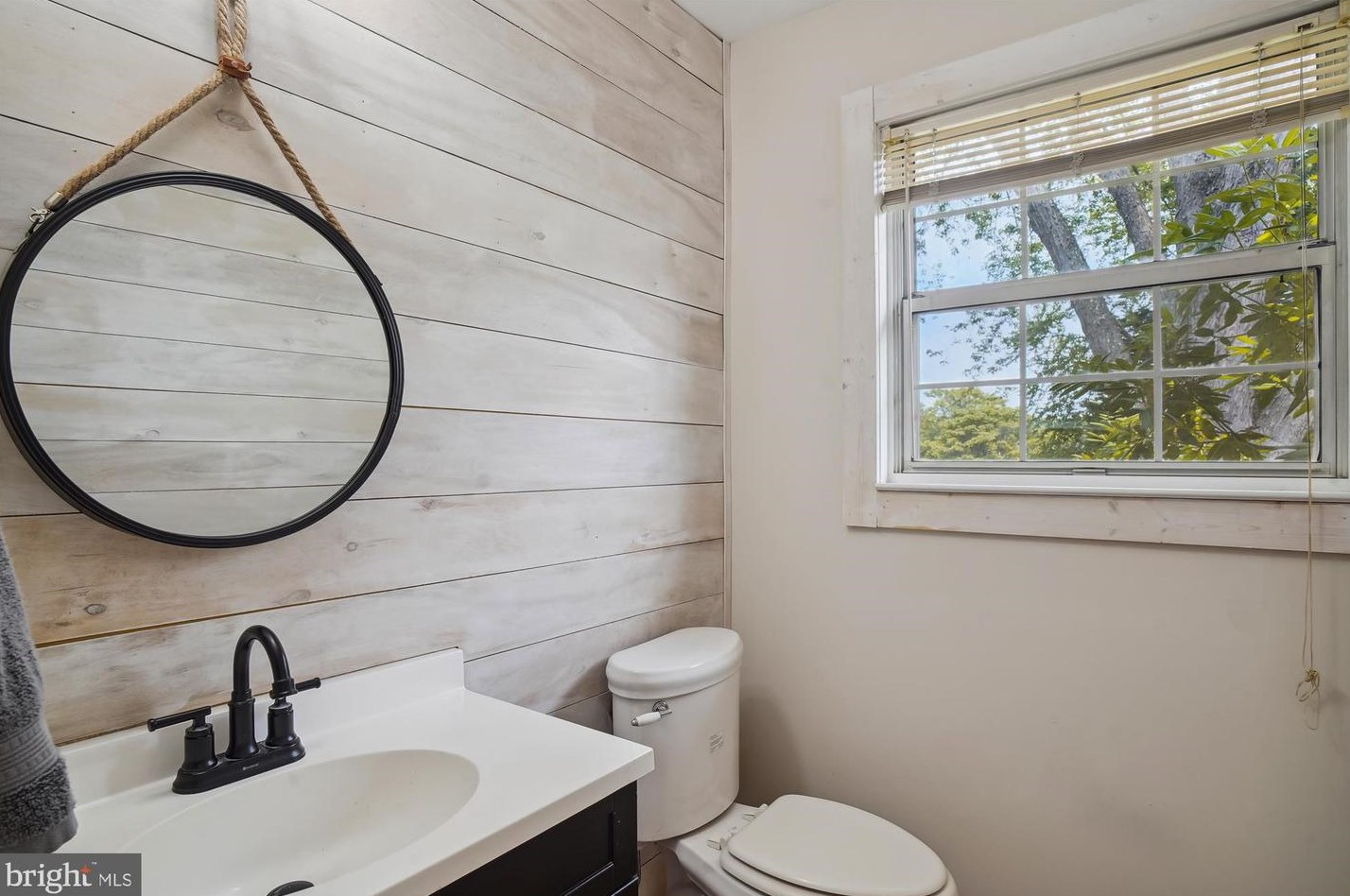 23840 Rolling Fork Way, Gaithersburg MD  20882-2727 exterior