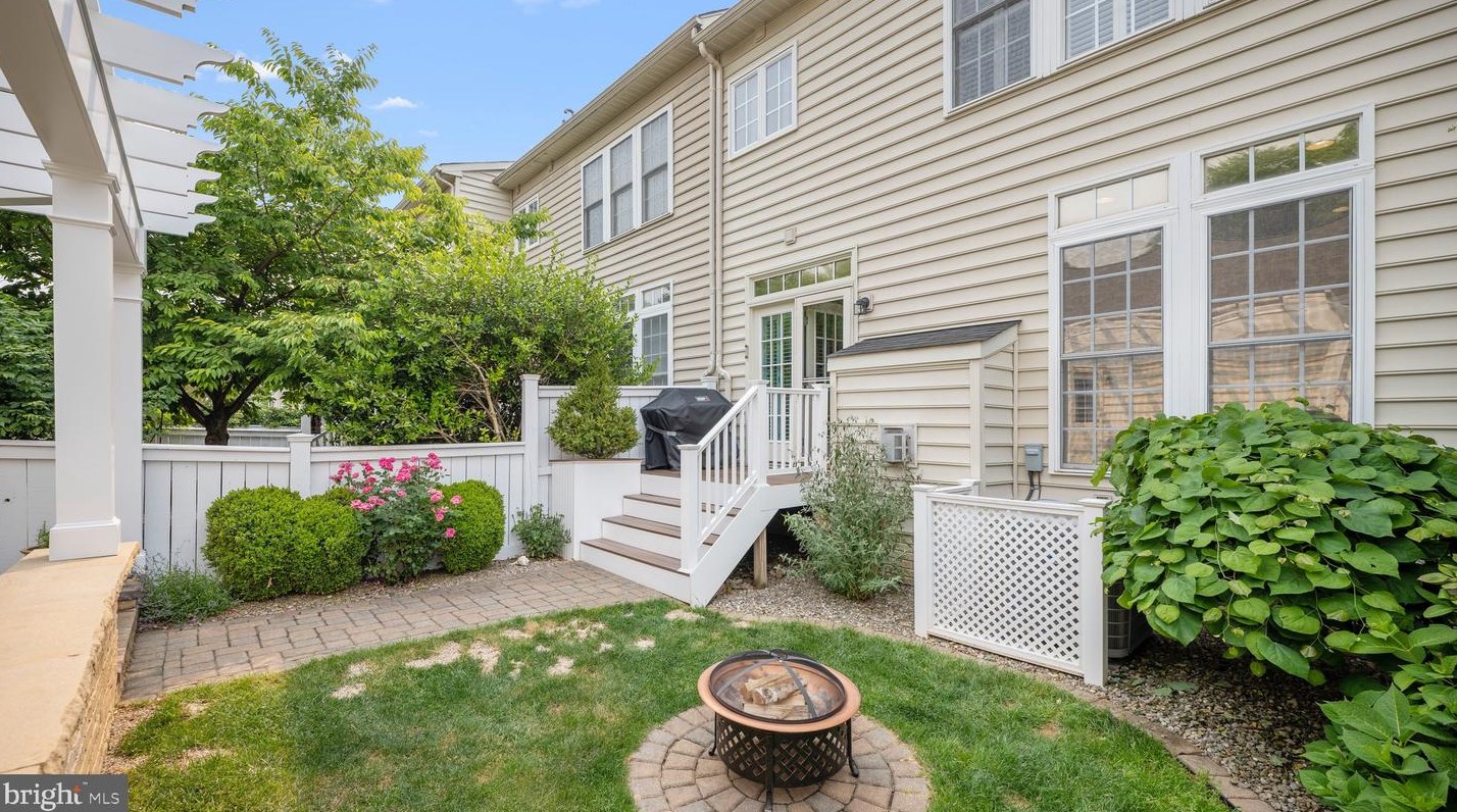 12873 Murphy Grove Ter, Clarksburg MD 20871-4318 exterior