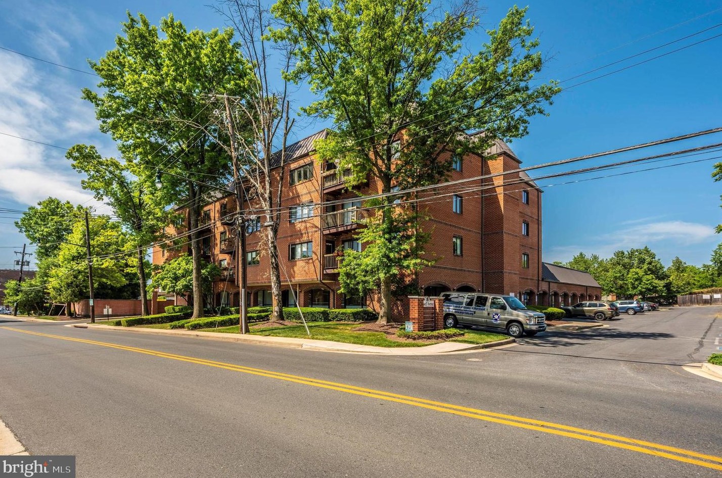 8 Russell Ave, Gaithersburg MD  20877-2966 exterior