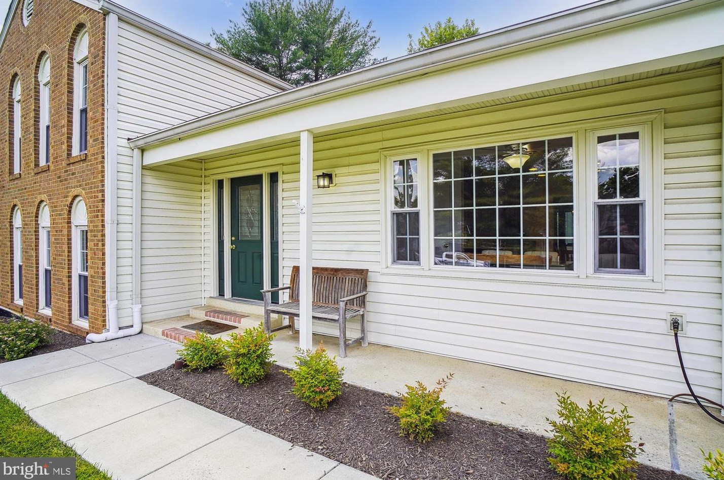 10 Apricot Ct, Gaithersburg, MD 20878-2326