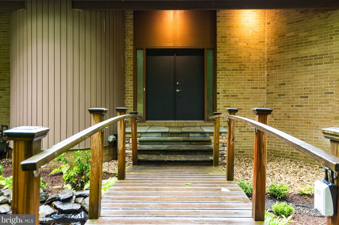 9124 Vendome Dr, Bethesda, MD 20817-4021