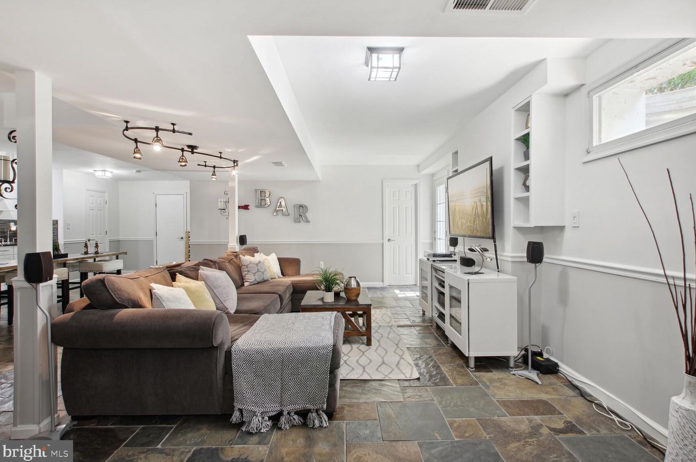 21600 Glendalough Rd, Gaithersburg MD 20882-4864 exterior