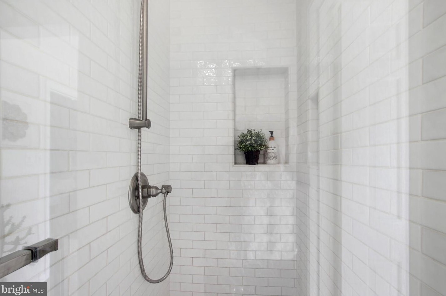 21600 Glendalough Rd, Gaithersburg MD 20882-4864 exterior