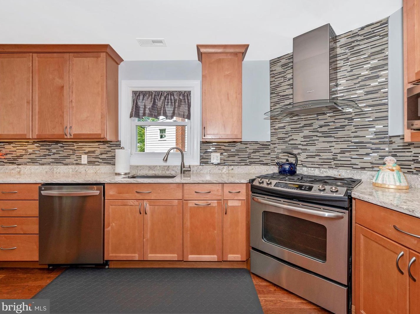 100 Spring St, Gaithersburg MD  20877-1922 exterior