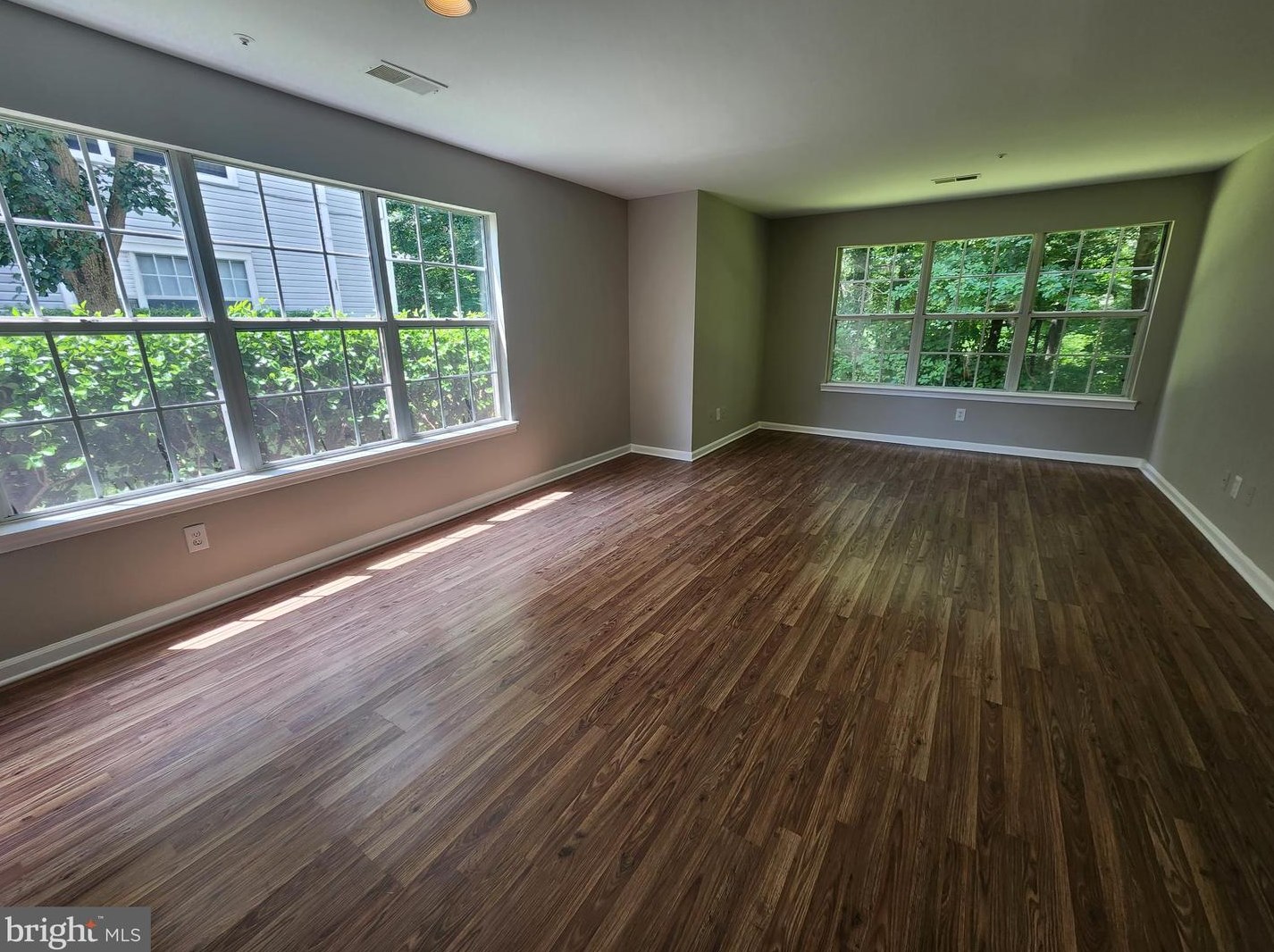 18516 Boysenberry Dr, Gaithersburg, MD 20879-3670