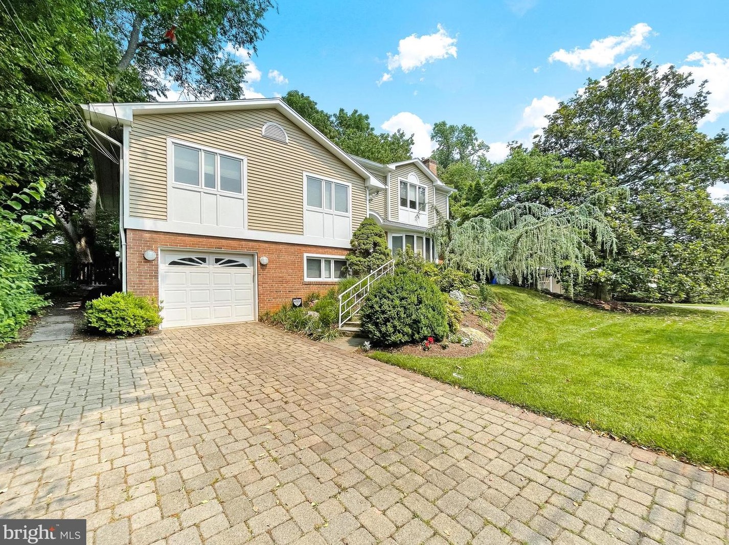 7709 Holiday Ter, Bethesda MD  20817-6615 exterior