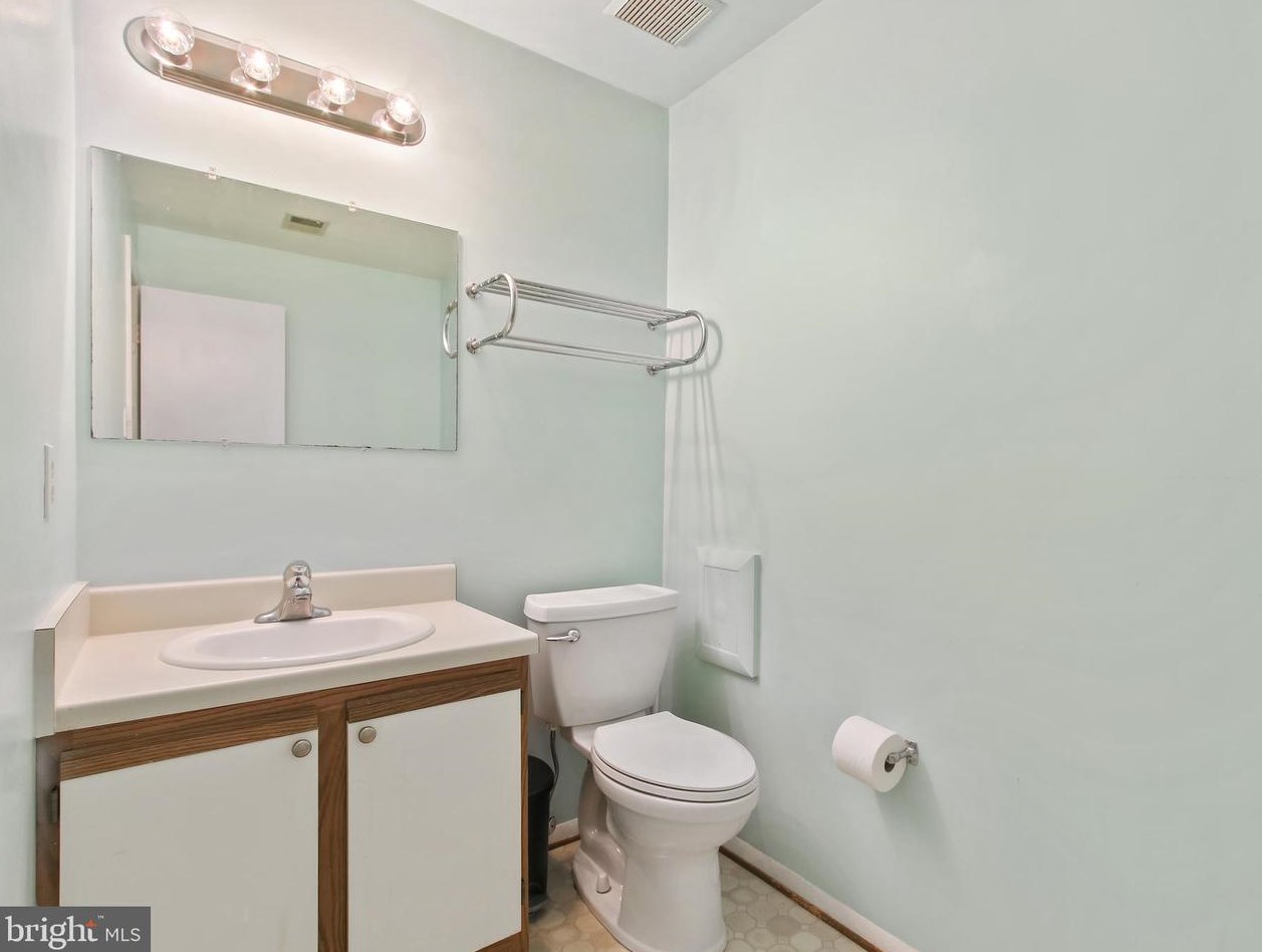 9551 White Pillar Ter, Gaithersburg MD  20882-2815 exterior