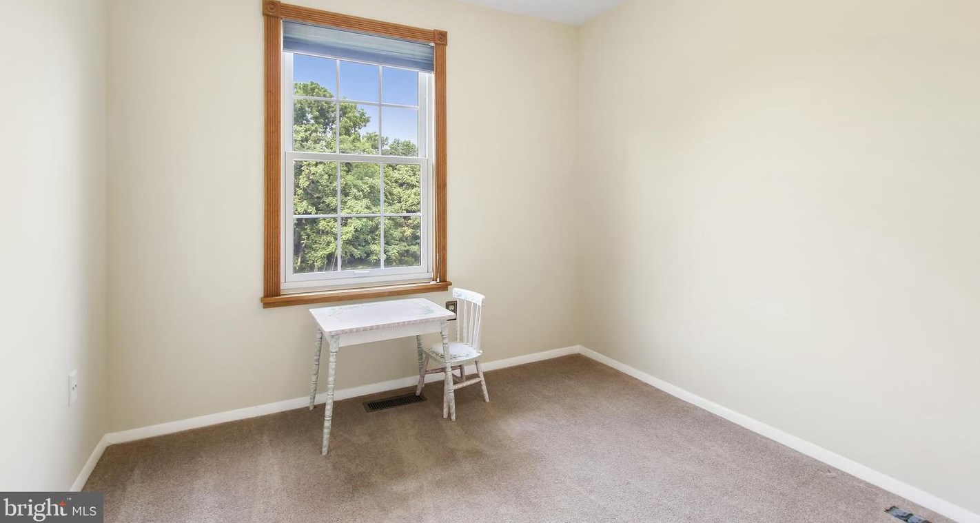 9551 White Pillar Ter, Gaithersburg MD  20882-2815 exterior