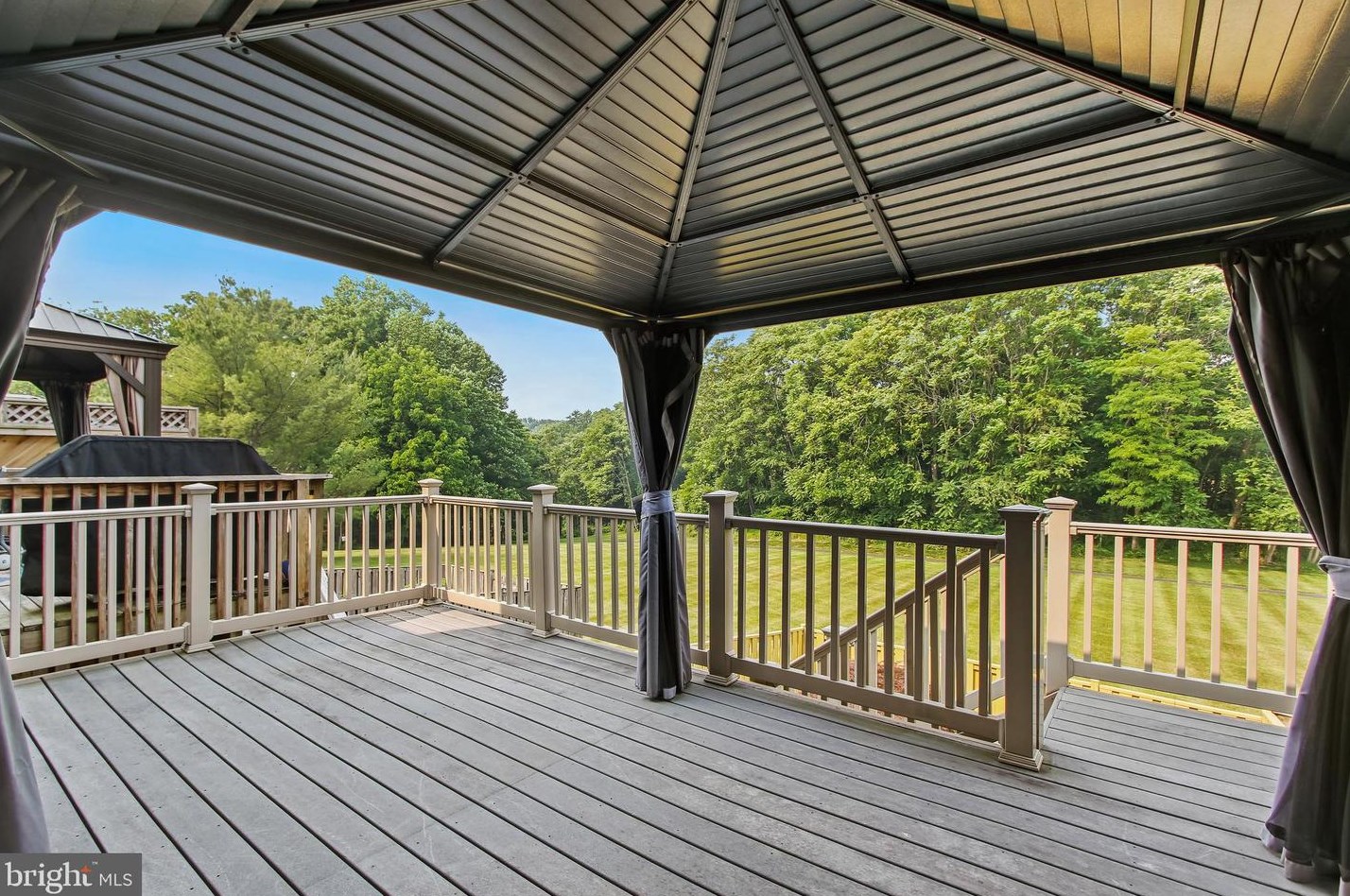 9551 White Pillar Ter, Gaithersburg MD  20882-2815 exterior