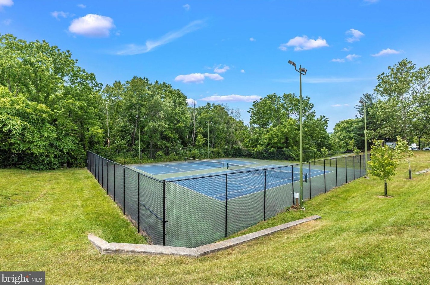 18610 Walkers Choice Rd, Gaithersburg MD  20886-0534 exterior