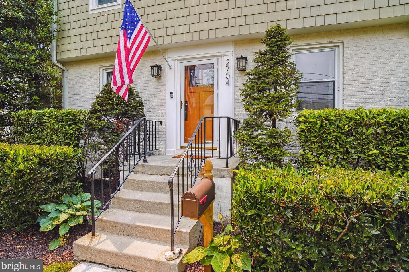 2704 Spencer Rd, Bethesda, MD 20815-3823