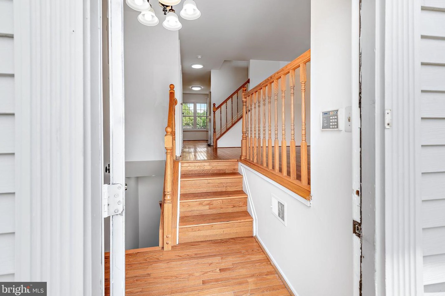 8 Narrowleaf Ct, Gaithersburg, MD 20878-2637
