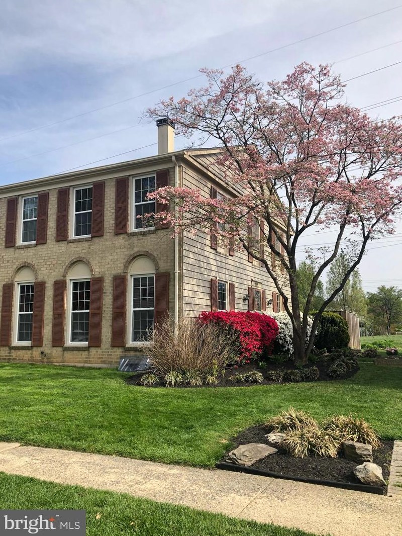 19919 Spur Hill Dr, Gaithersburg, MD 20886-1421