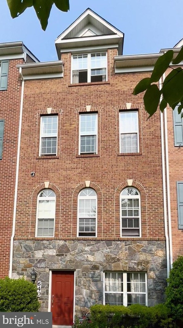 640 Pullman Pl, Gaithersburg, MD 20877-3355